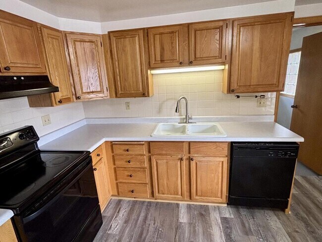 Building Photo - 620 Washakie St