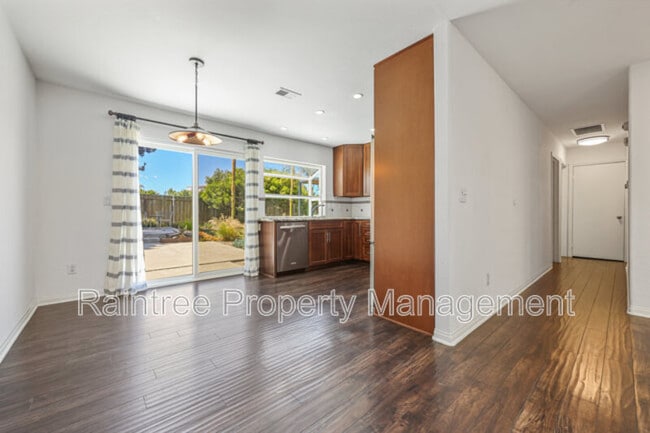 Building Photo - 1731 Rogue Isle Ct