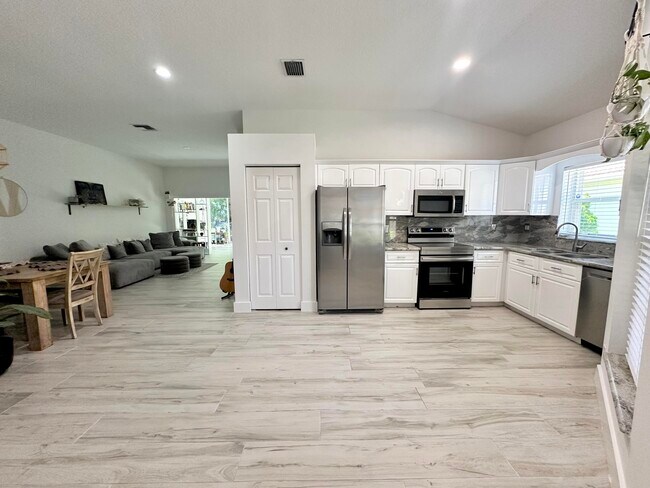 Building Photo - 1813 Wood Fern Dr