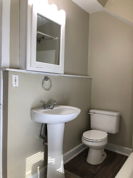 Building Photo - 2370 S Woodward St