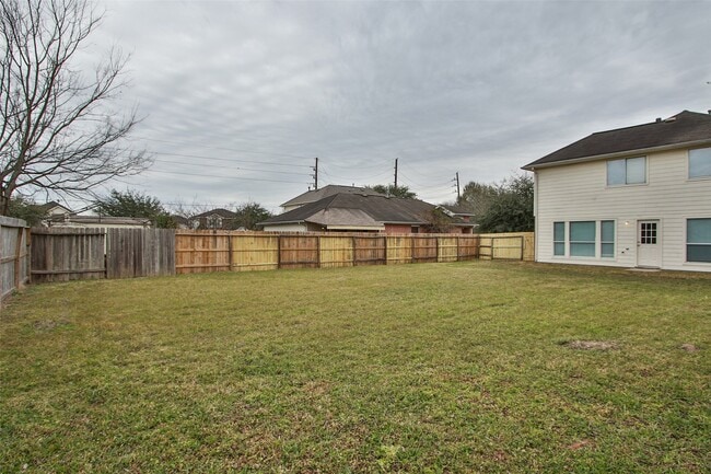 Building Photo - 527 Richcrest Dr