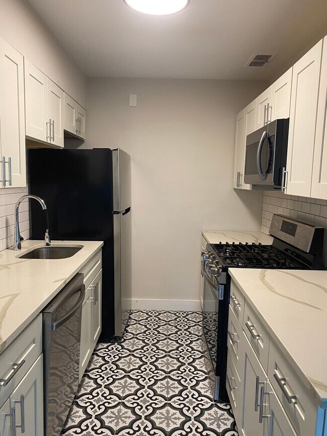 Primary Photo - Beautiful 3Bed/1Bath in the Grove