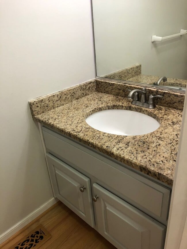 Building Photo - Stunning 4bdrm/2.5bth Home w/Loft Located in Chesterfield! Fenced in Backyard, 2 Car Garage, and ...