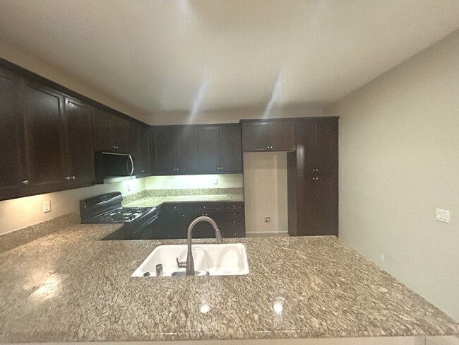 Building Photo - Isidora Lane  Eastvale, Ca (3 bed, 2.5 bath)