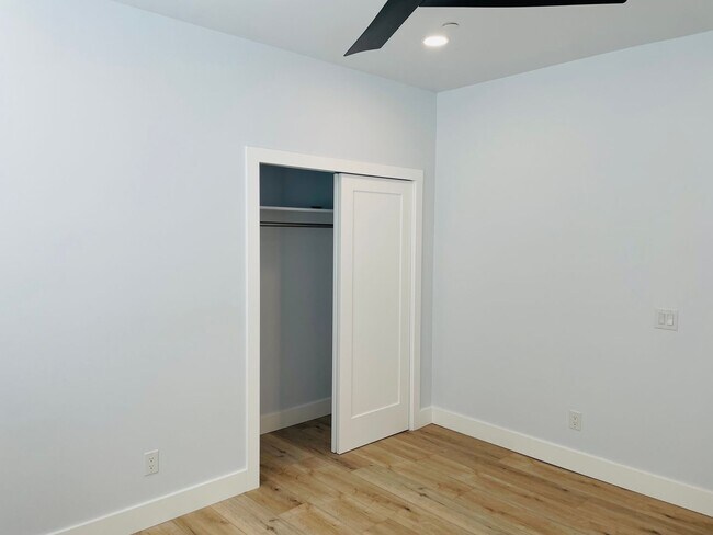 Building Photo - 17 N Alamos Dr
