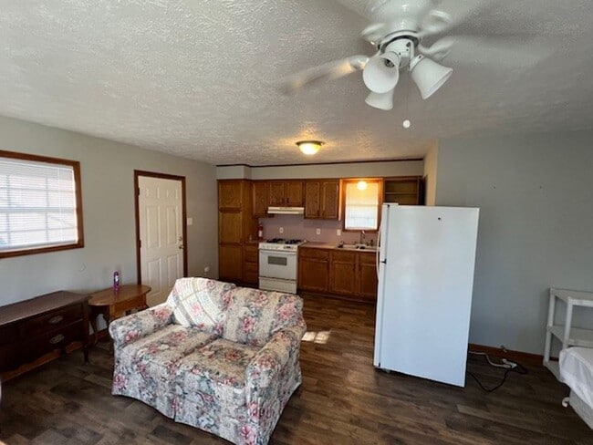 Building Photo - Cozy Fully Furnished 1B/1B Cottage Available in Sulphur