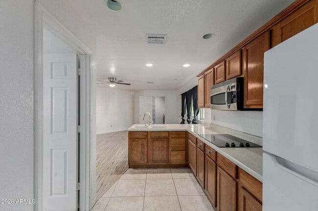 Building Photo - 6140 E Peak View Rd