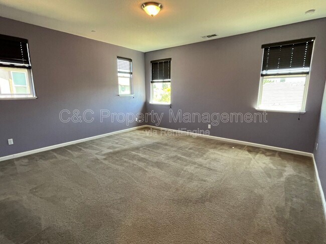 Building Photo - 440 Red Lion Way