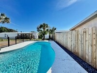 Building Photo - Recently Renovated 2 Bedroom / 2 bathroom ...