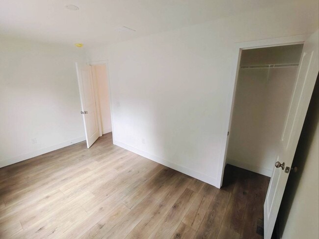 Building Photo - 824 S 1st St