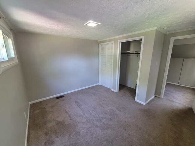 Building Photo - 6242 Evanston Ave