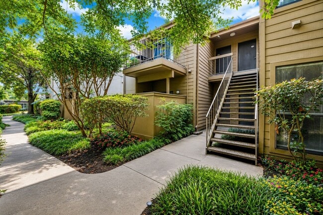 Building Photo - 10053 Westpark Dr
