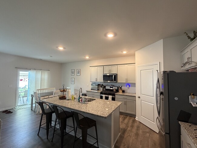 Building Photo - 107 Pumpernickel Pl