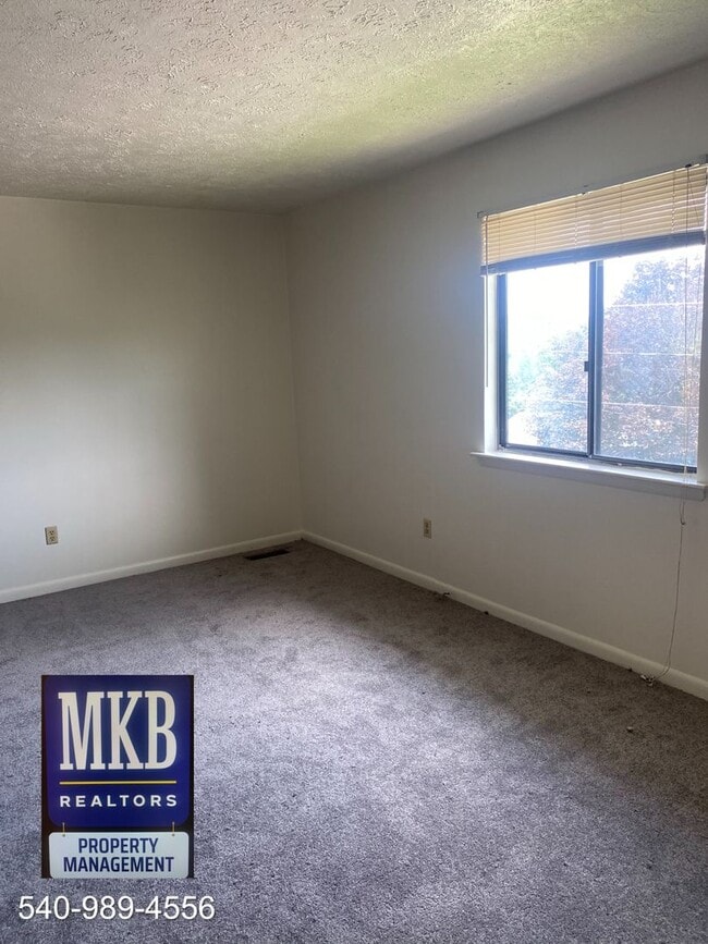 Building Photo - 216 Dalewood Ave