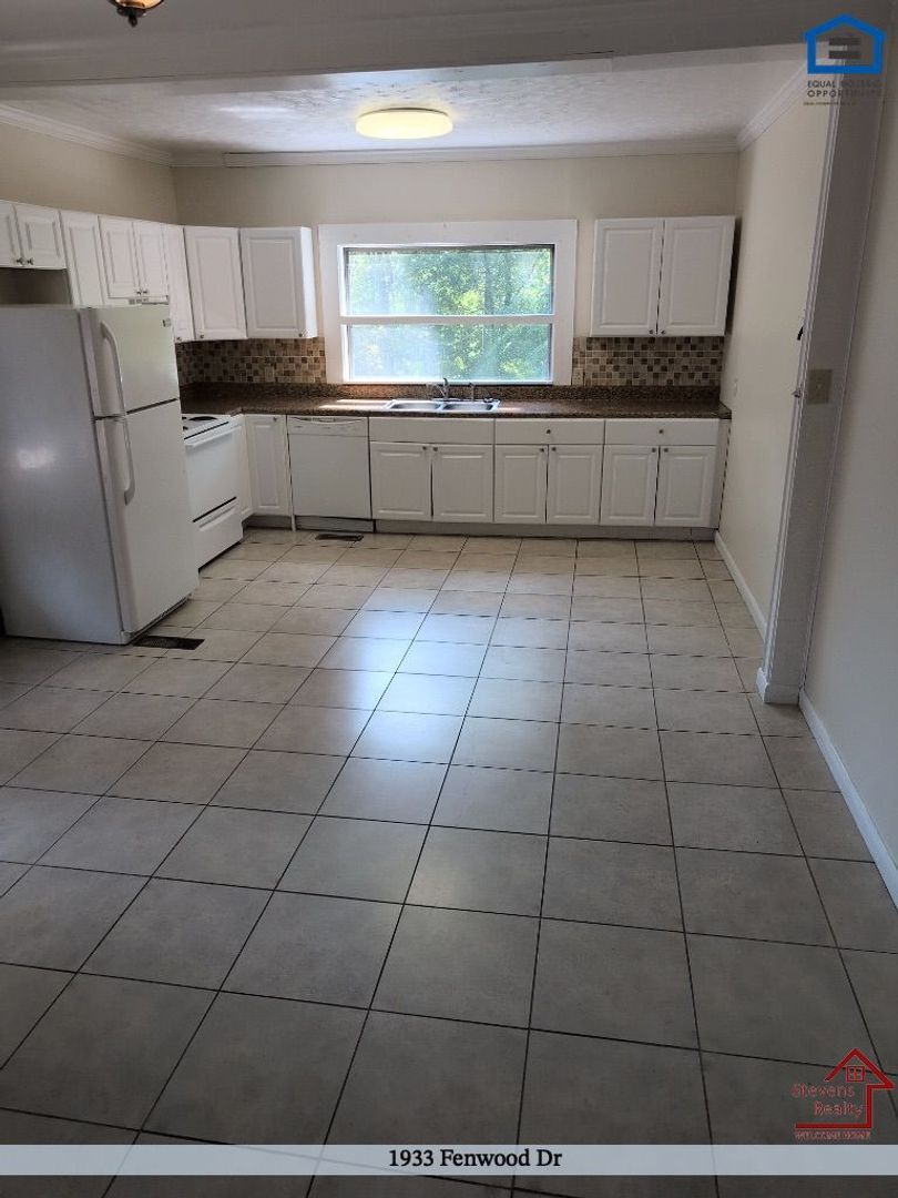 Building Photo - 1933 Fenwood Dr