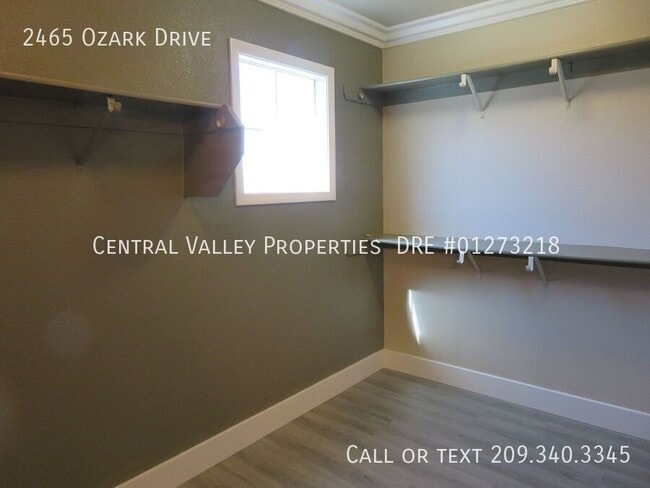 Building Photo - 2465 Ozark Dr