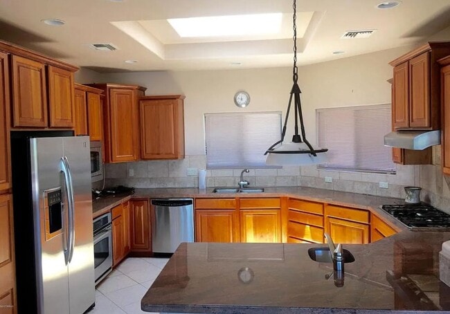 Building Photo - Spacious 4BR House in Tucson