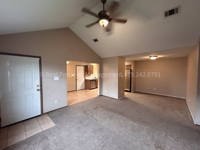 Building Photo - 1003 Trenton Dr