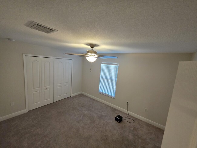 Building Photo - 5996 NW Baynard Dr