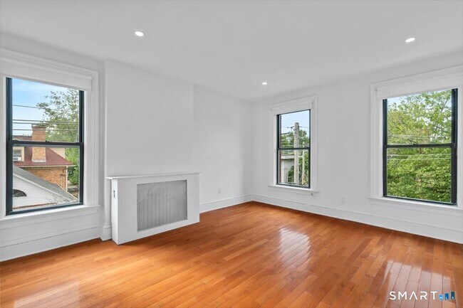 Building Photo - 46 Trumbull St