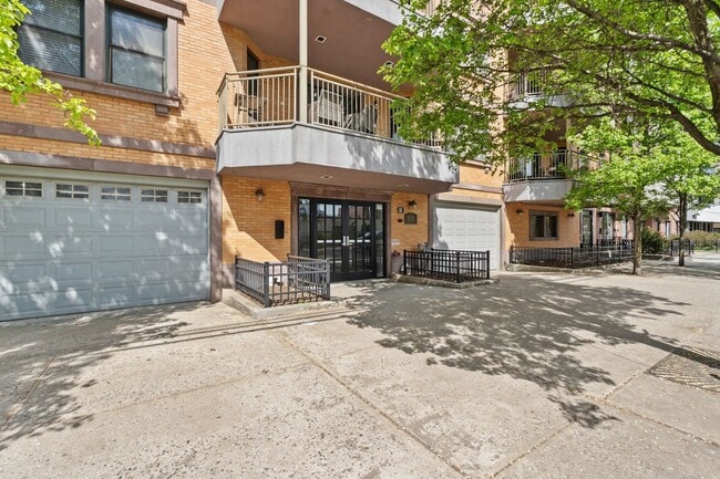 Building Photo - 920 Jefferson St