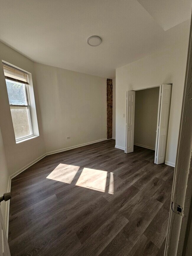 Building Photo - 6507 S Rhodes Ave