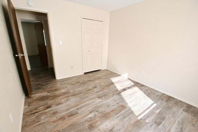 Building Photo - 3 Bedroom 1.5 Bath in North side of South Bend