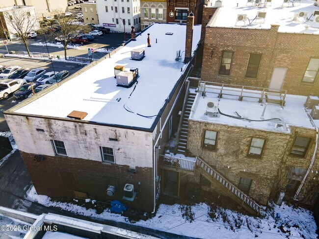 Building Photo - 140 Clinton St