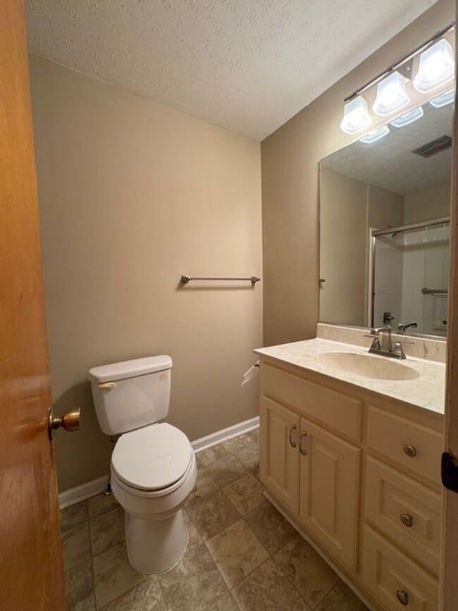 Building Photo - 709 Luther Dr