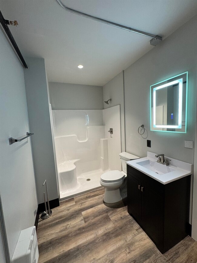 Building Photo - 824 W 8th St