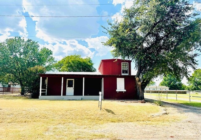 Primary Photo - 808 S Yosemite St