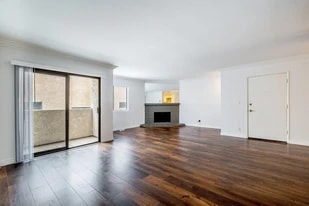 Building Photo - 17155 Chatsworth St