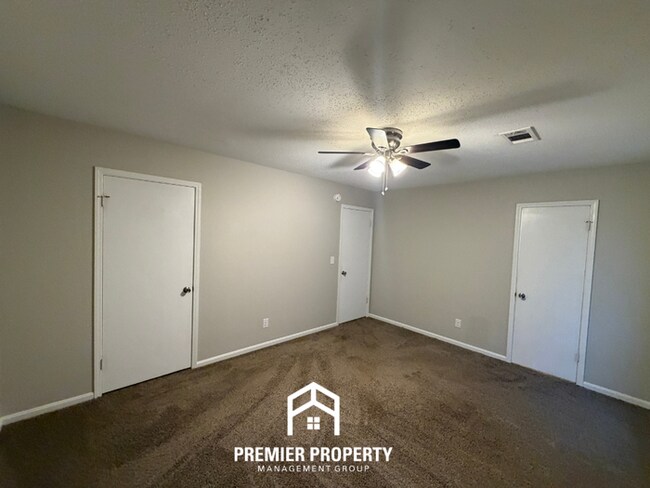 Building Photo - Charming 3BR/2BA Northport Home with Hardwood Floors & Brick Fireplace!