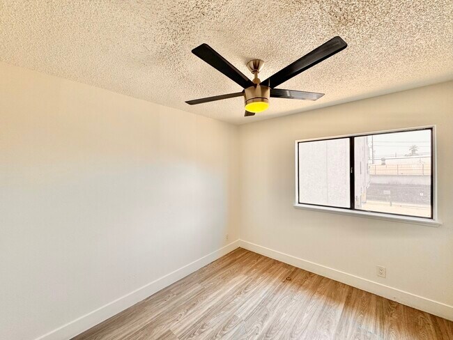 Building Photo - 812 E 28th St