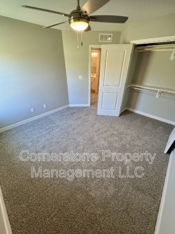 Building Photo - 8431 Valley Spring Dr