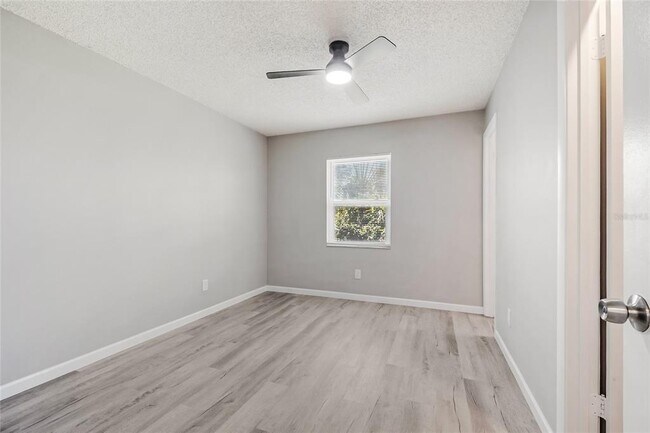 Building Photo - 106 Lake Villa Way