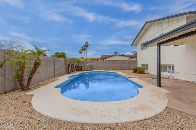 Building Photo - 4414 S Newberry Rd