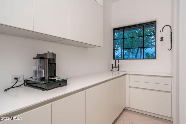 Building Photo - 6723 N Desert Fairways Dr