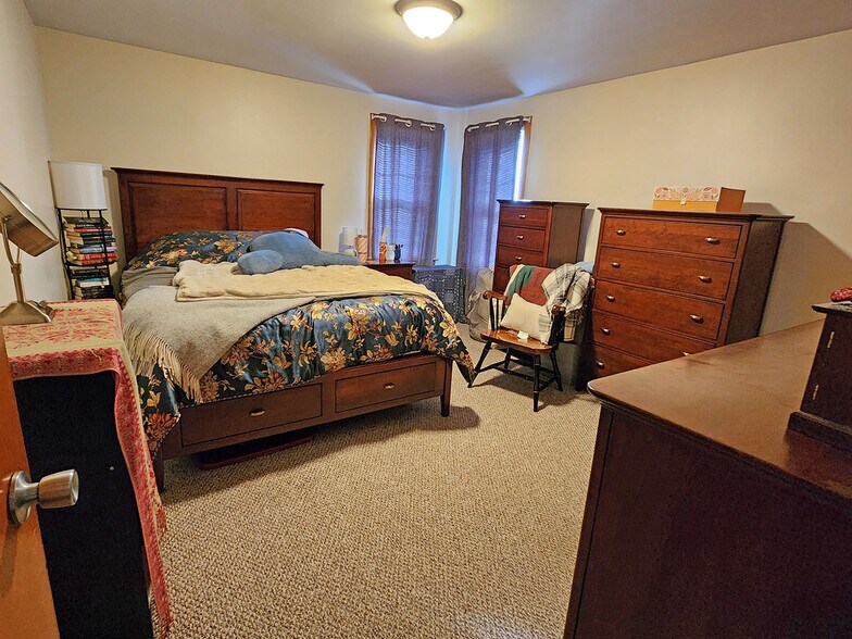 Building Photo - 216 5th St