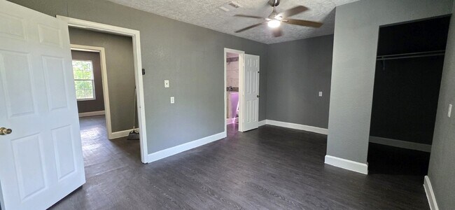 Building Photo - 5701 County Rd 288