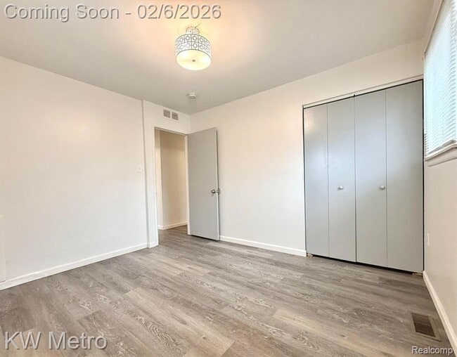 Building Photo - 13231 Albany St