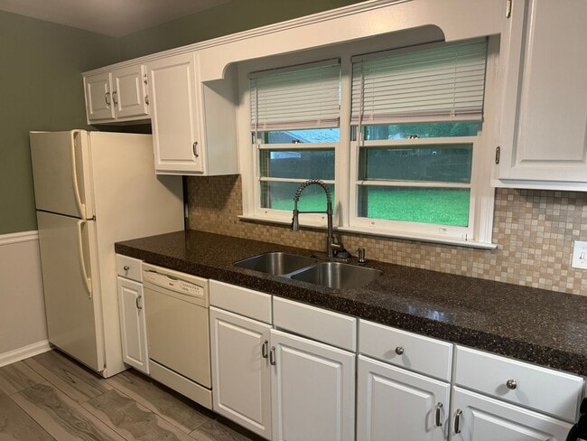 Building Photo - BRICK & BEAUTIFUL! 3 Bedroom MOVE IN READY