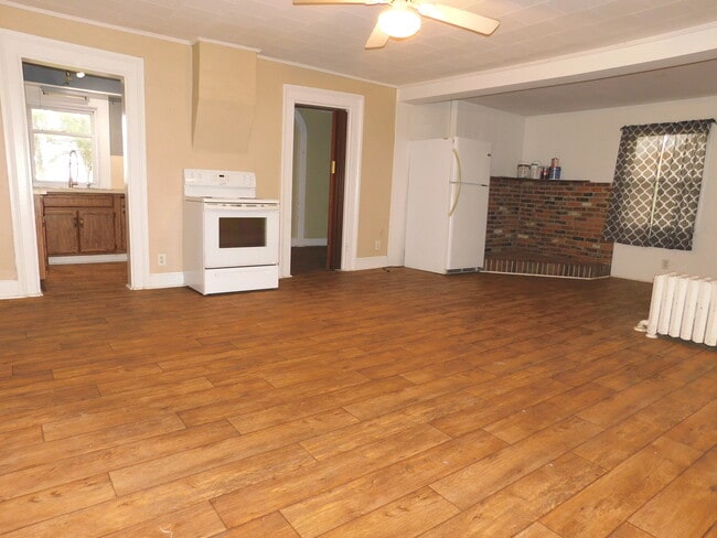 Building Photo - 3986 Rollo Rd