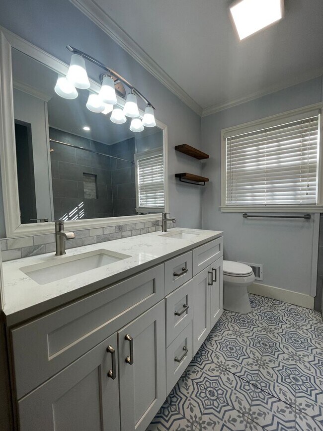 Building Photo - 3 BR Brick Ranch with Fenced Yard in Starmount