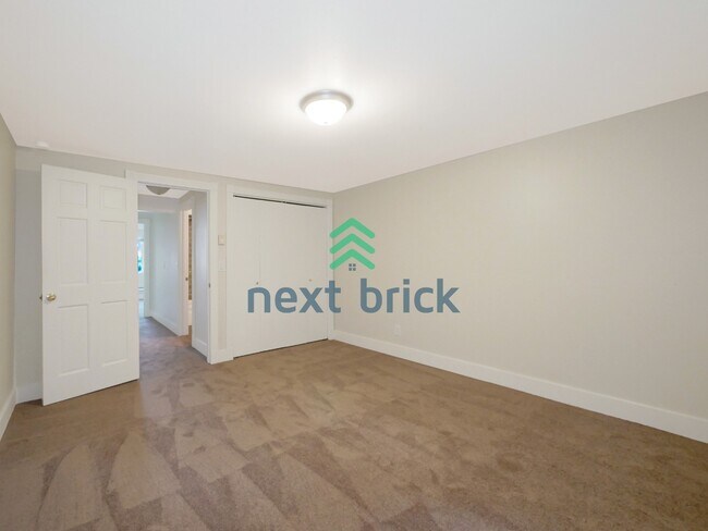 Building Photo - 2 Bed 1Bath Waterfront View Condo Available for Rent!