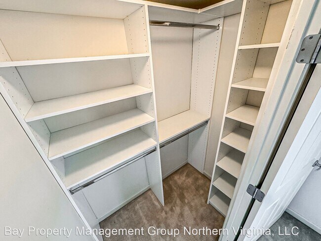 Building Photo - 2 br, 2 bath House - 2726 Gallows Rd #716