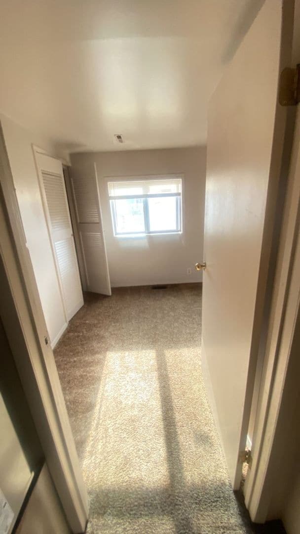 Building Photo - Cozy Home