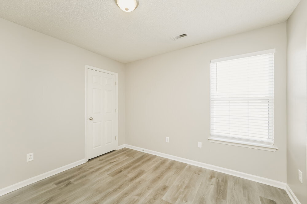 Building Photo - 707 Almora Dr