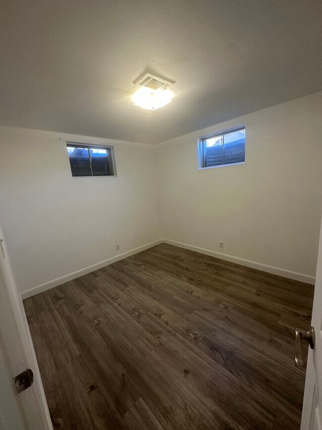 Building Photo - 10944 Larry Dr