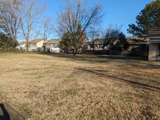 Building Photo - New listing in Mooresville!